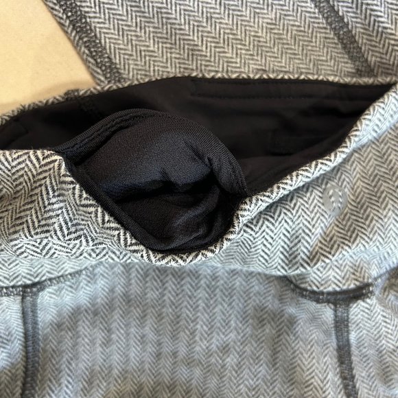 Like new Lululemon Run: Turn Around Tights - Picture 5 of 11
